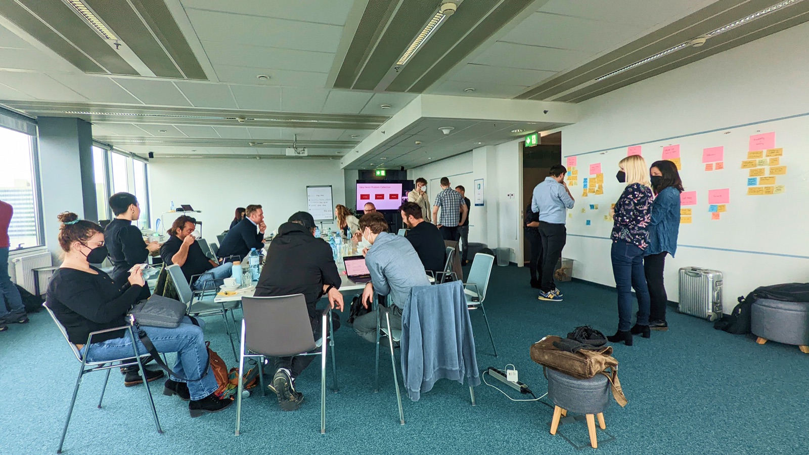 Equipo trabajando en el Design Sprint